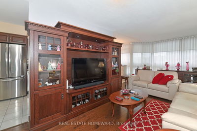 Unit 810 — 3233 Eglinton Ave, Toronto - Scarborough Village image-0-2
