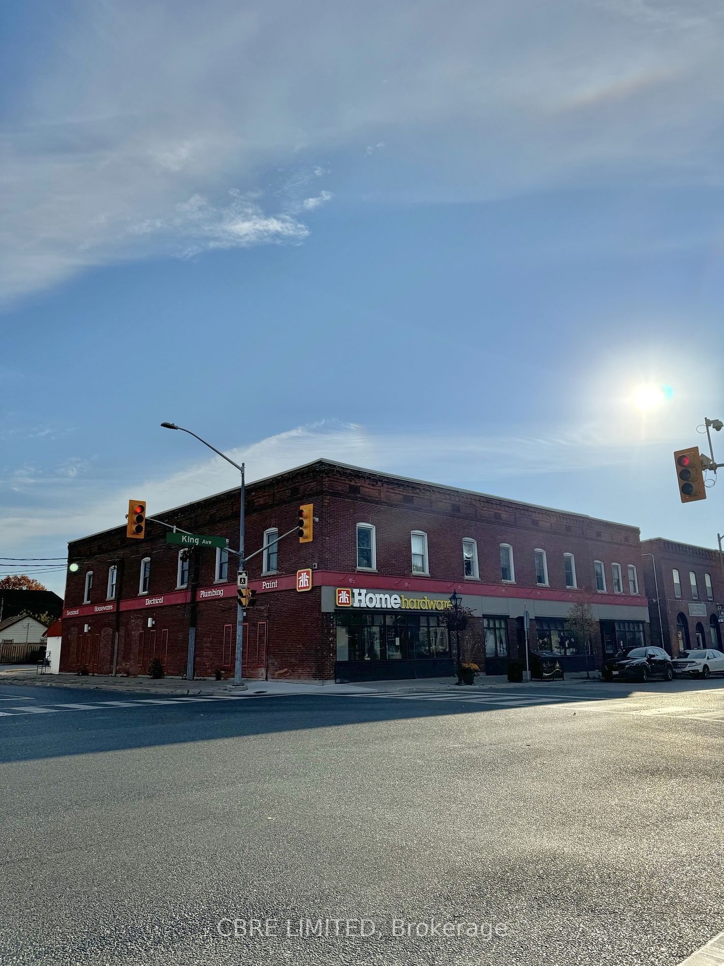 Building in 15 King Avenue