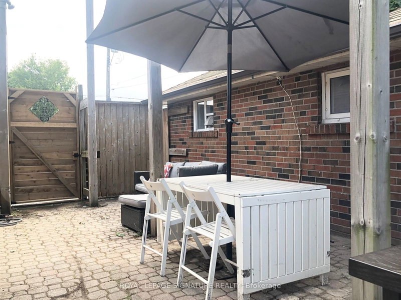 B - 38 Wishing Well Dr, Toronto, M1T 1J1 | Image 3