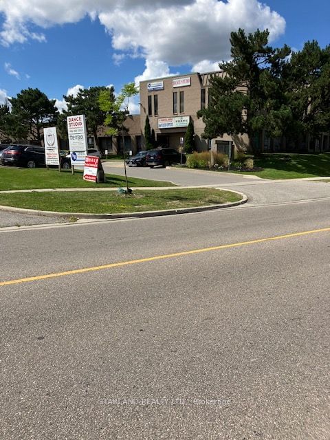 Building in 511 Mcnicoll Avenue