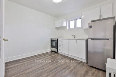 home for lease on B5-1711 Kingston Road