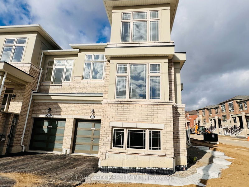 home for lease on 1032 Crowsnest Hllw