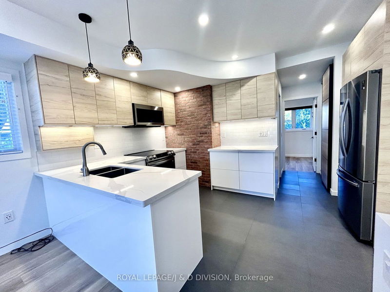 home for lease on Upper-105 Eaton Avenue