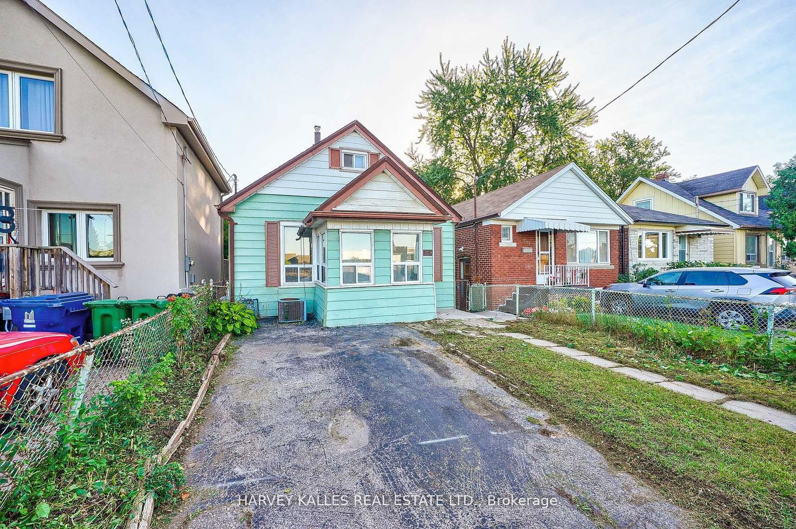 Building in 309 Birchmount Road