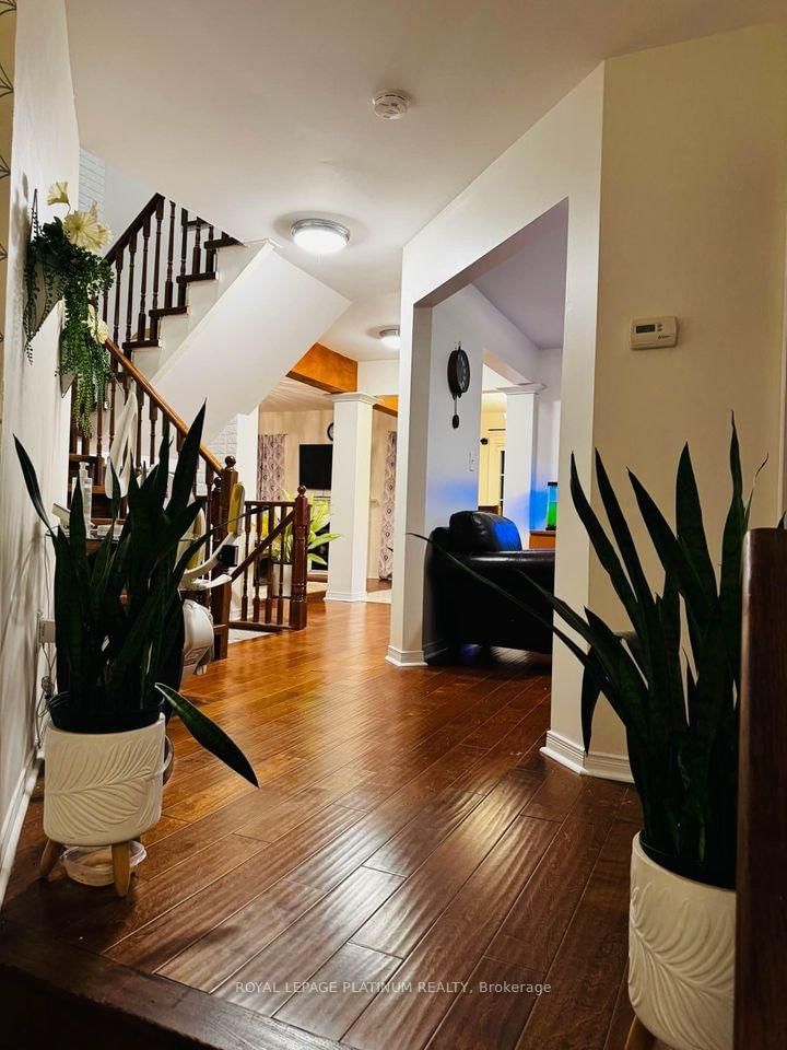 Main - 1033 Grandview St N, Oshawa, L1K 2S8 | Image 3