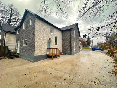 Unit 1 — 325 Simcoe St, Oshawa - Central image-0-3