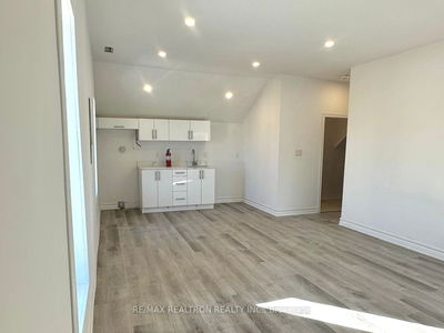 Unit 1 — 325 Simcoe St, Oshawa - Central image-0-4