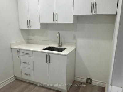 Unit 3 — 325 Simcoe St, Oshawa - Central image-0-4