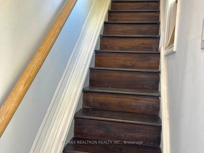 Unit 2 — 325 Simcoe St, Oshawa - Central image-0-4