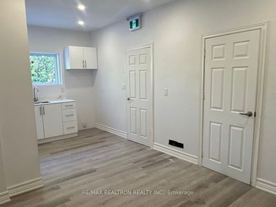 Unit 4 — 325 Simcoe St, Oshawa - Central image-0-4