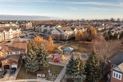 Unit 207 — 87 Aspen Springs Dr, Clarington - Bowmanville image-0-4