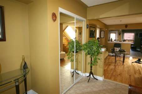 36 Rampart Cres, Whitby, L1P1T5 | Image 2