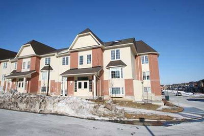Townhouse sold at 1-82 Petra Way, Whitby, Ontario, L1R0A3 - Pringle Creek - MLS: E1085348