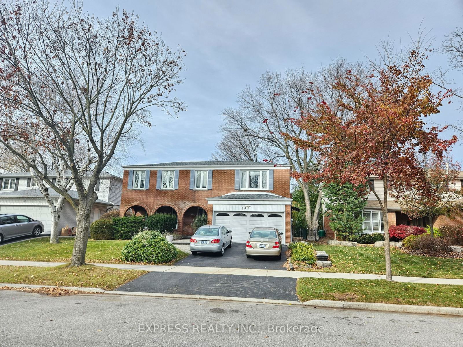 Building in 24 Darcy Magee Crescent