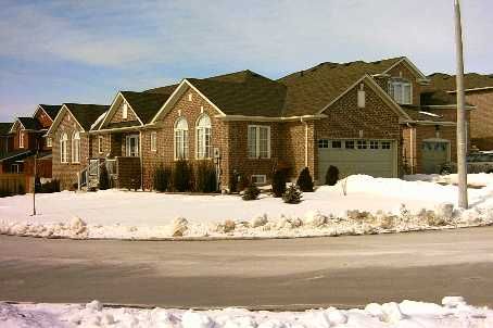 26 Lurosa Cres, Whitby, L1R3A9 | Image 2