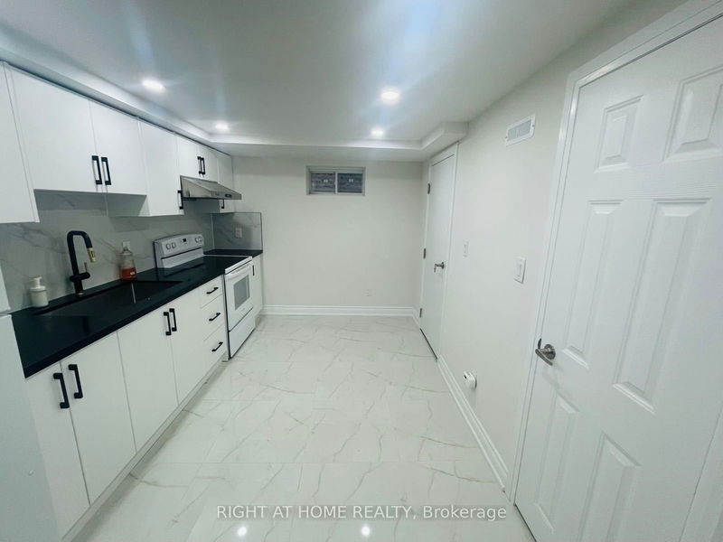 home for lease on LOWER-59 Marblemount Crescent