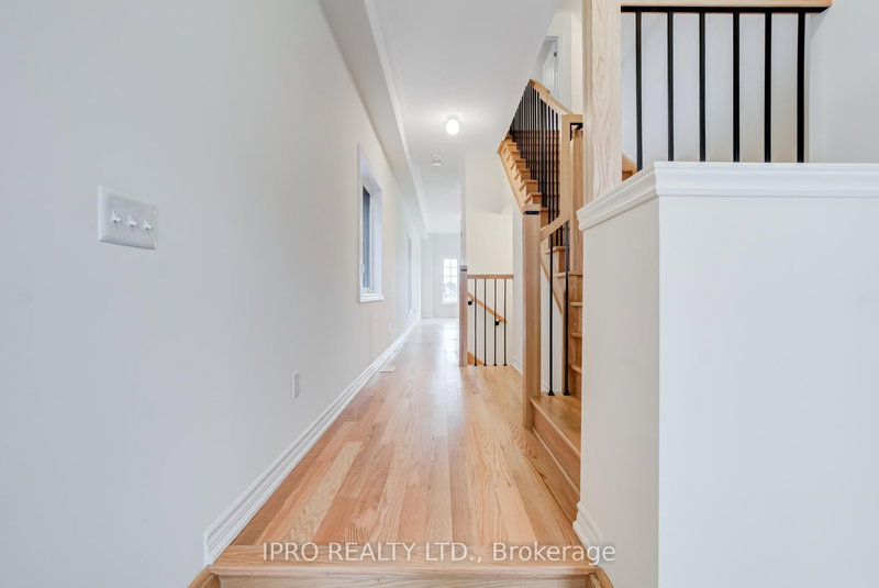 1113 Skyridge Blvd, Pickering, L1X 2R2 | Image 3