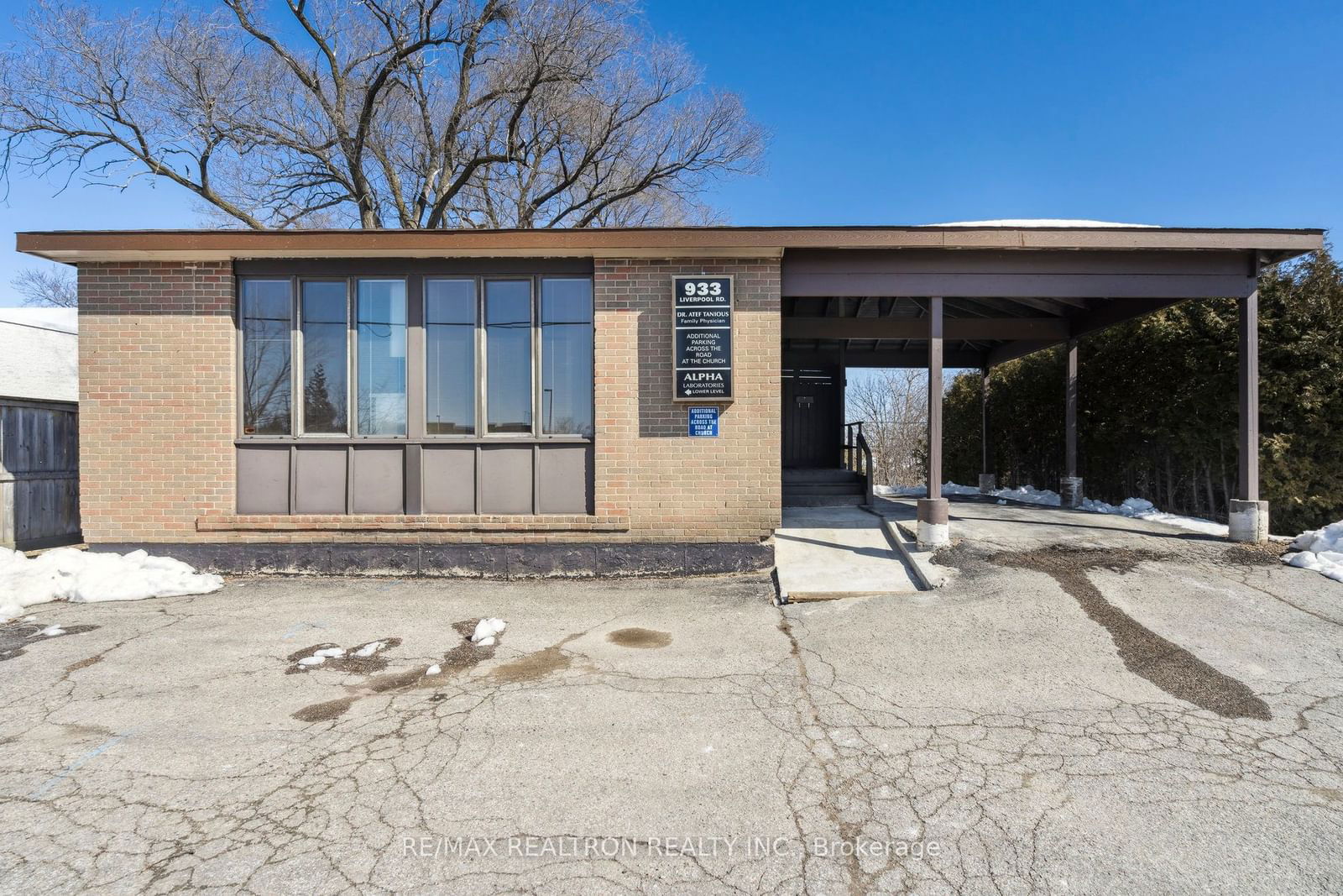 Building at 933 Liverpool Road, Pickering, Bay Ridges