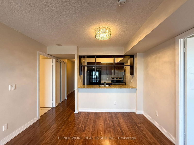 home for lease on 2321-181 Village Green Square