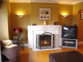 218 Glenwood Cres, Toronto, M4B1K4 | Image 2