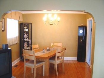 218 Glenwood Cres, Toronto, M4B1K4 | Image 3
