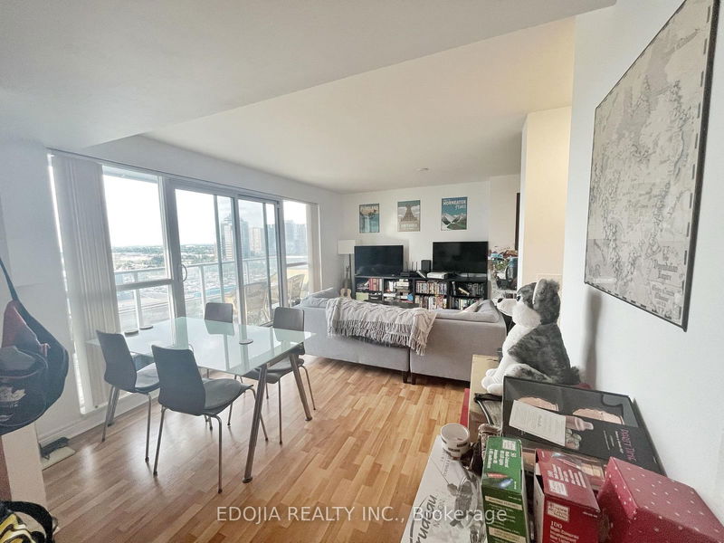 home for lease on 1001-70 Town Centre Crct