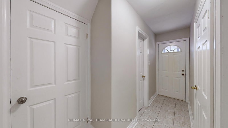 Lower - 63 Bobmar Rd, Toronto, M1C 1C8 | Image 2