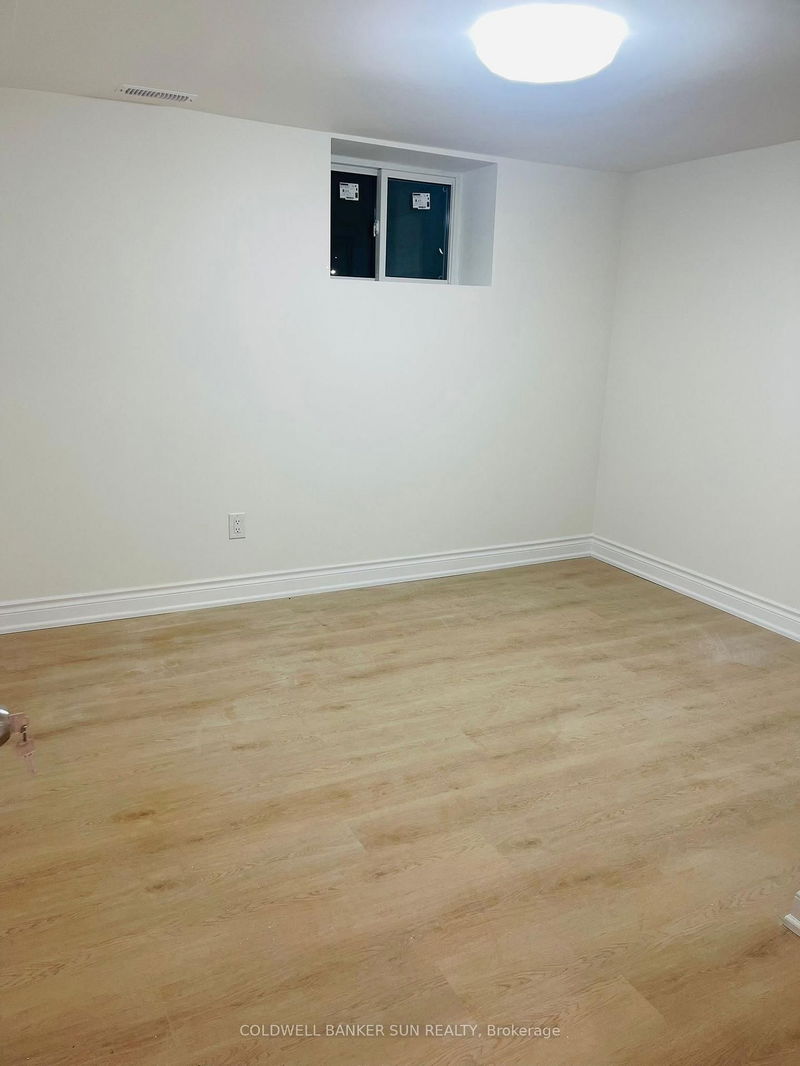 home for lease on 220 Bloor Street W
