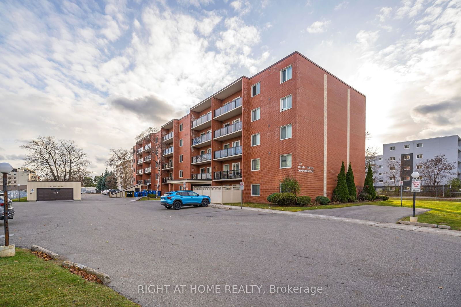 Building at 131 Taunton Road, Oshawa, Centennial