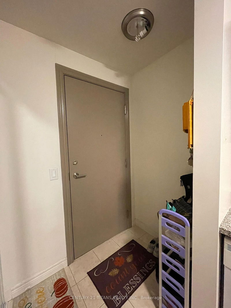 home for lease on 2705-60 Town Centre Court