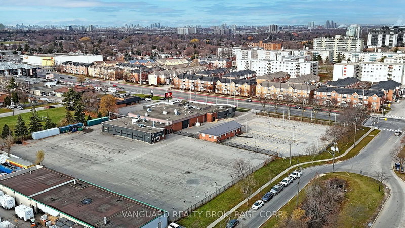 Yard - 2851 Eglinton Ave E, Toronto, M1J 2E2 | Image 2
