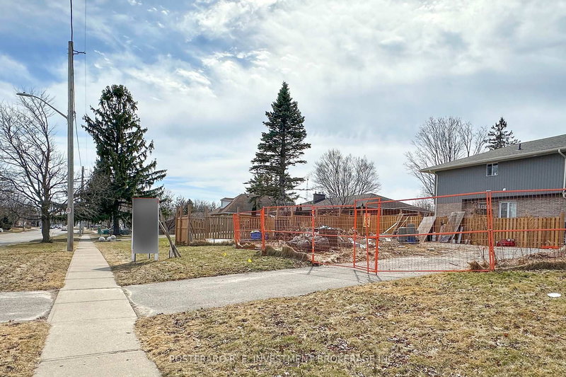 275 Humber Ave, Oshawa, L1J 2T2 | Image 2