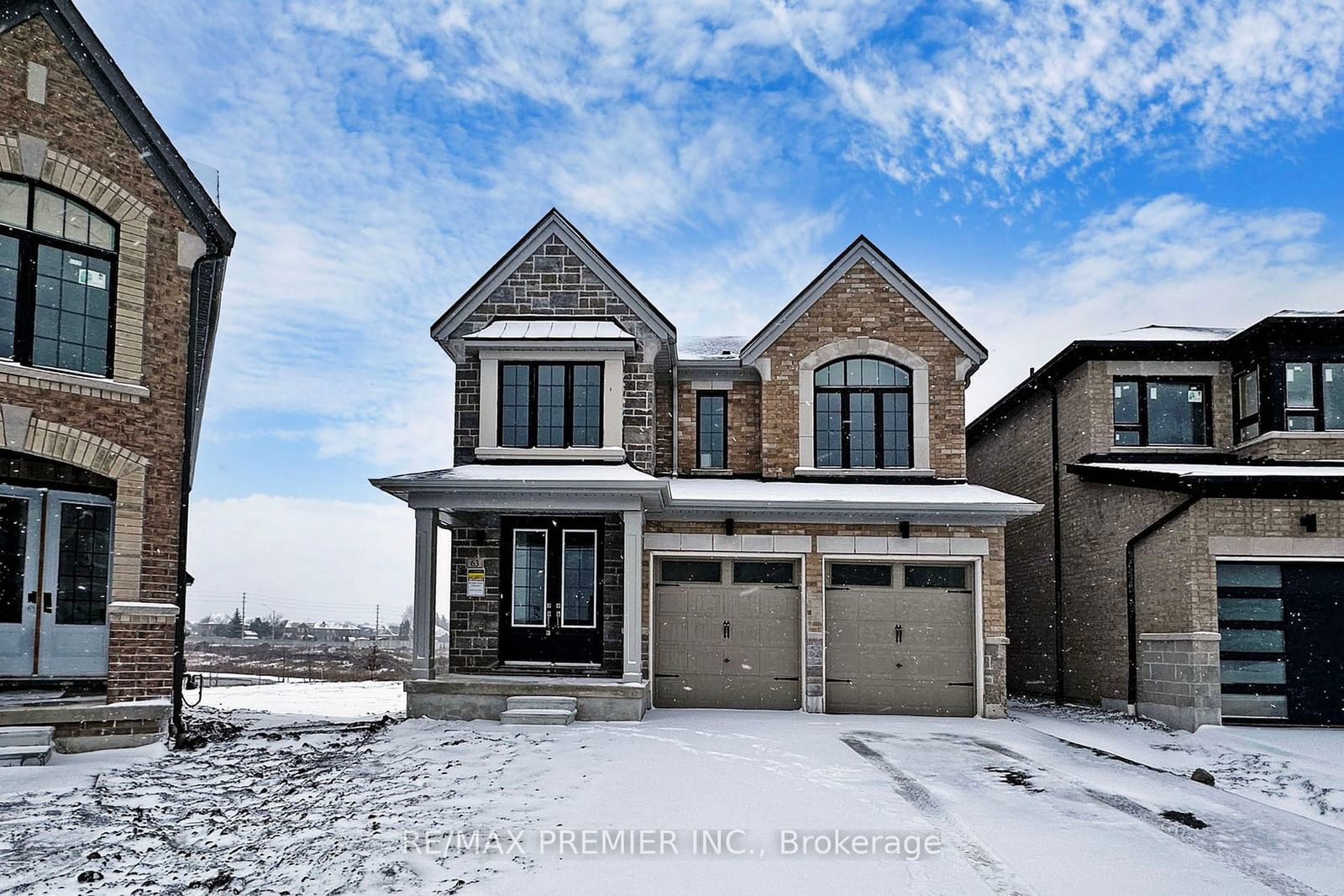 Building in 63 Deer Ridge Crescent