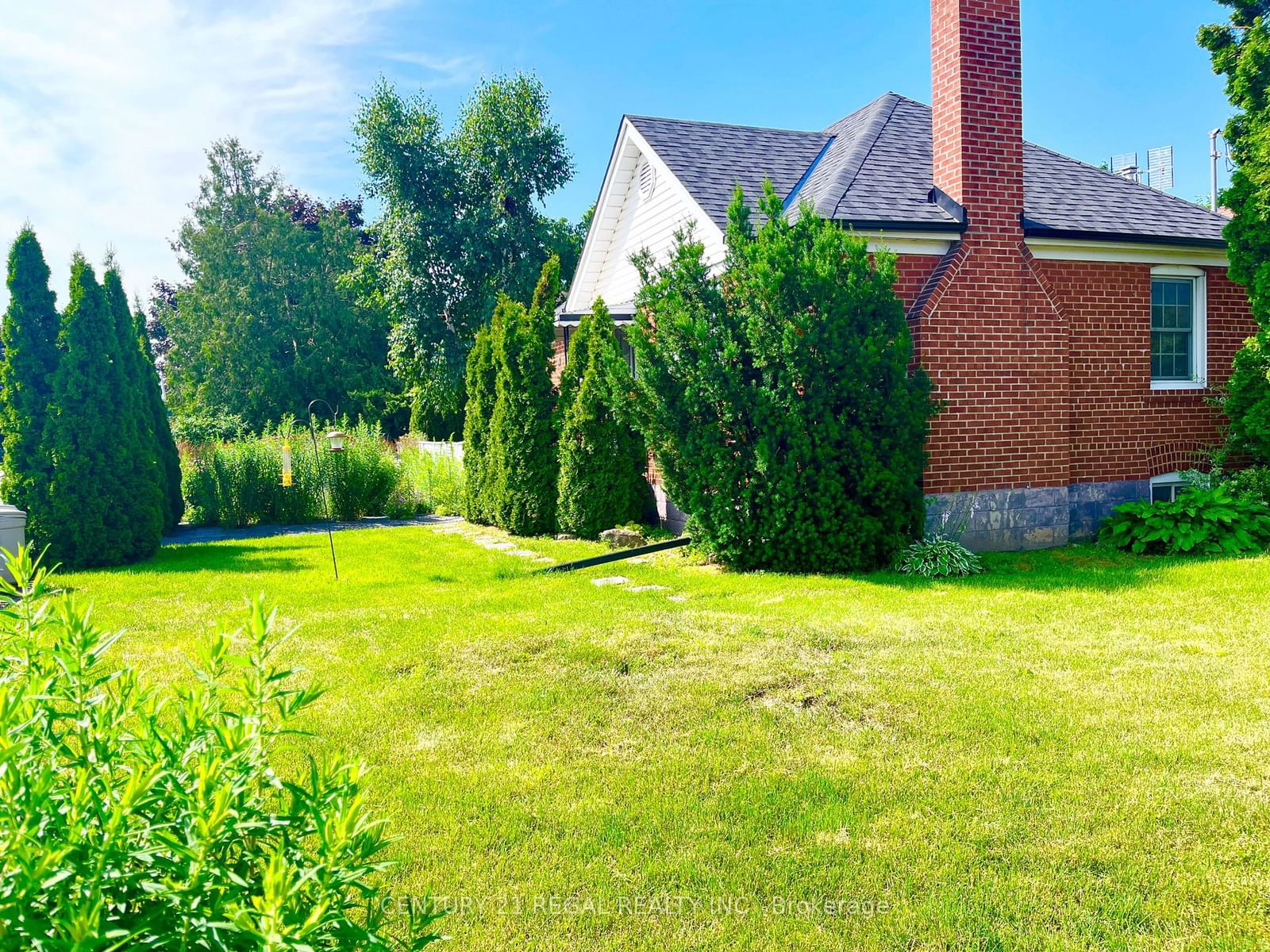 Building in 493 Plains Road