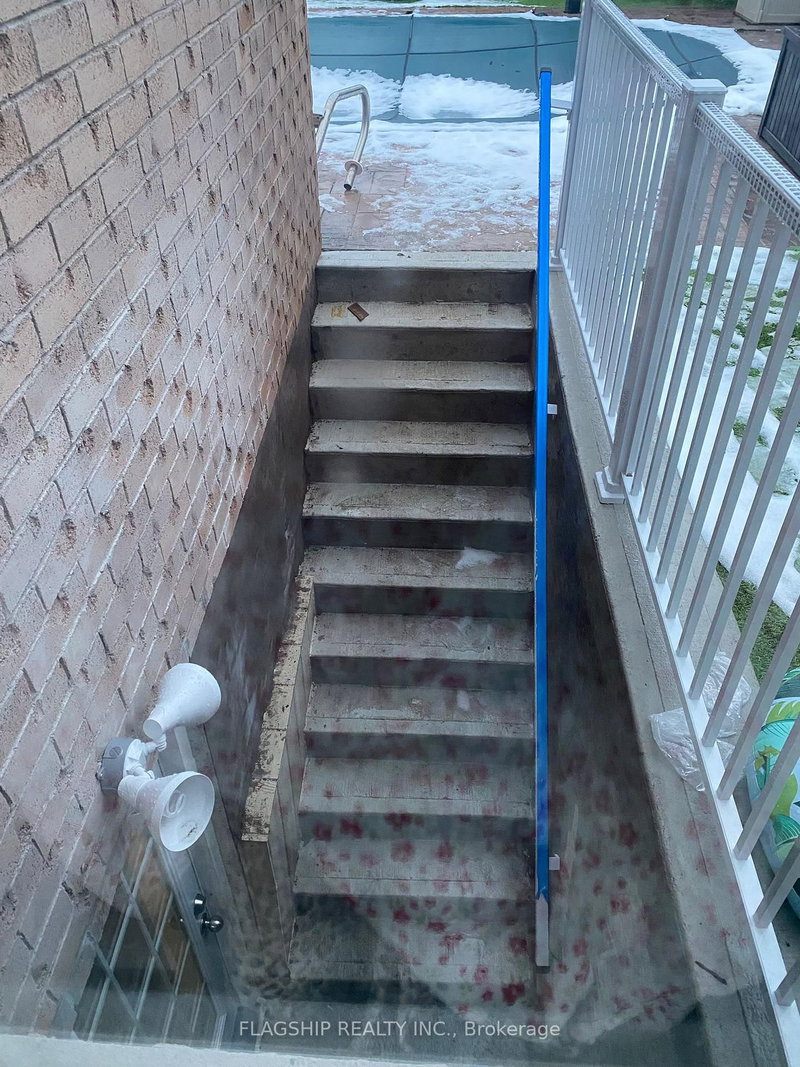 1296 Margate Dr, Oshawa, L1K 2S5 | Image 2