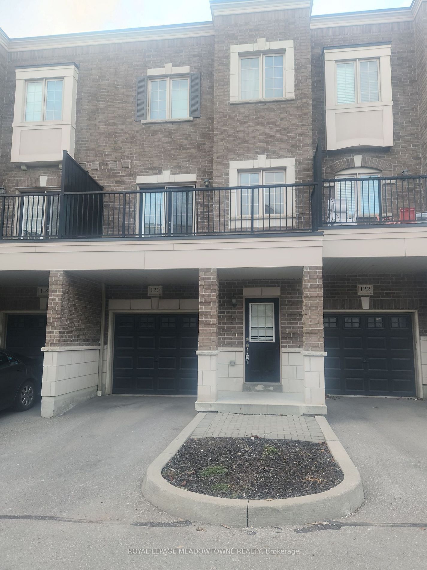 Townhouse sold at 120 Ferris Square, Clarington, Courtice, L1E 0J2 - MLS: E11888327