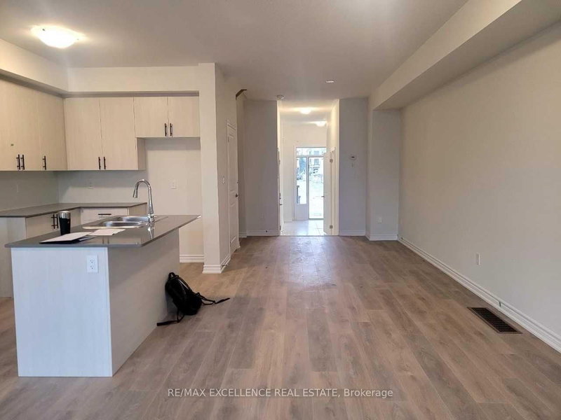 300 Okanagan Path, Oshawa, L1H 0A7 | Image 2