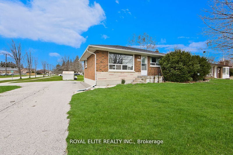 home for lease on 1902 Rossland Road E