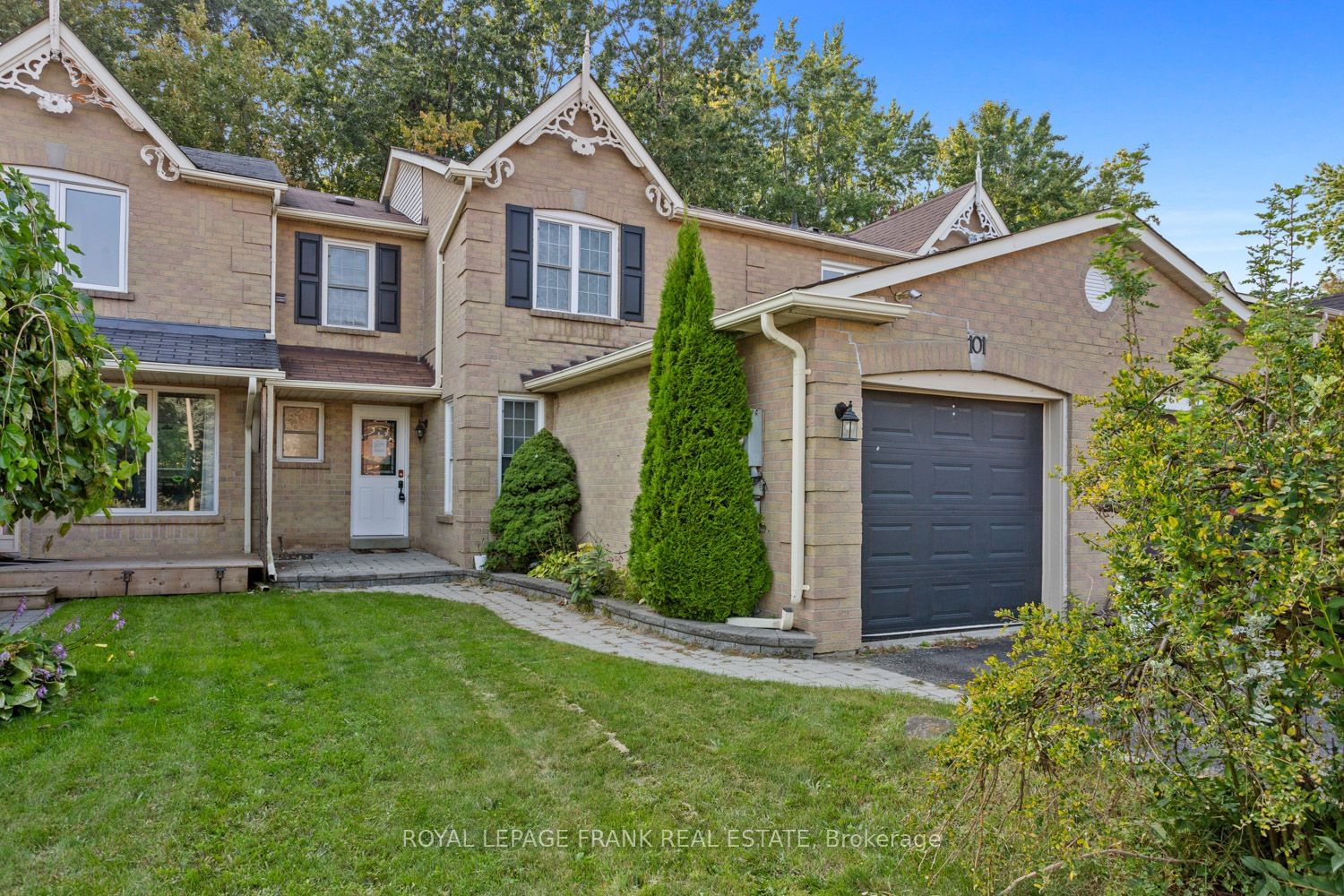 Townhouse sold at 101 Yorkville Drive, Clarington, Courtice, L1E 2A6 - MLS: E11891725