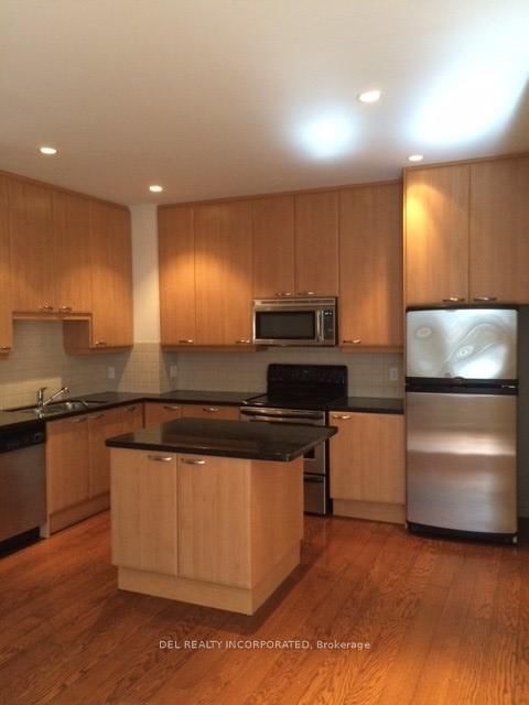 home for lease on 1901-151 Village Green Square