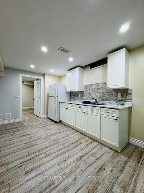 Bsmt - 1033 Grandview St N, Oshawa, L1K 2S8 | Image 2