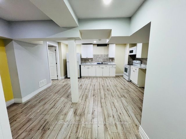 Bsmt - 1033 Grandview St N, Oshawa, L1K 2S8 | Image 3