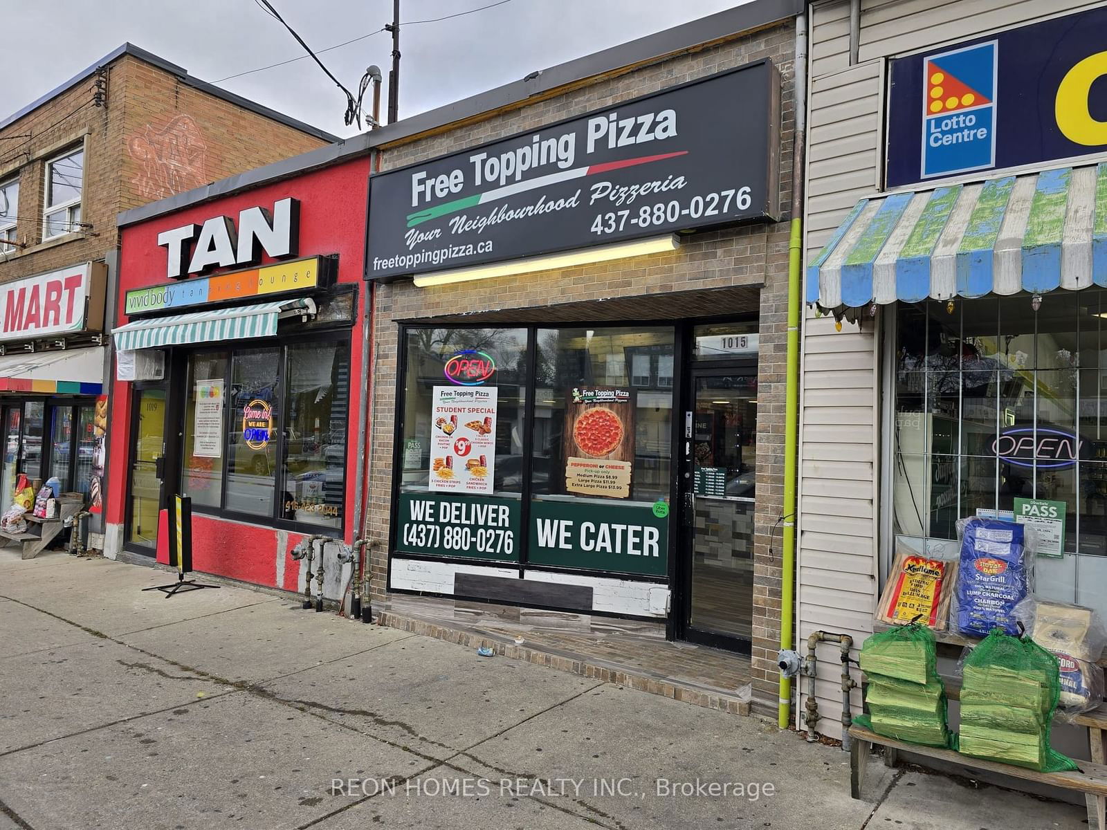 Building in 1015 Coxwell Avenue