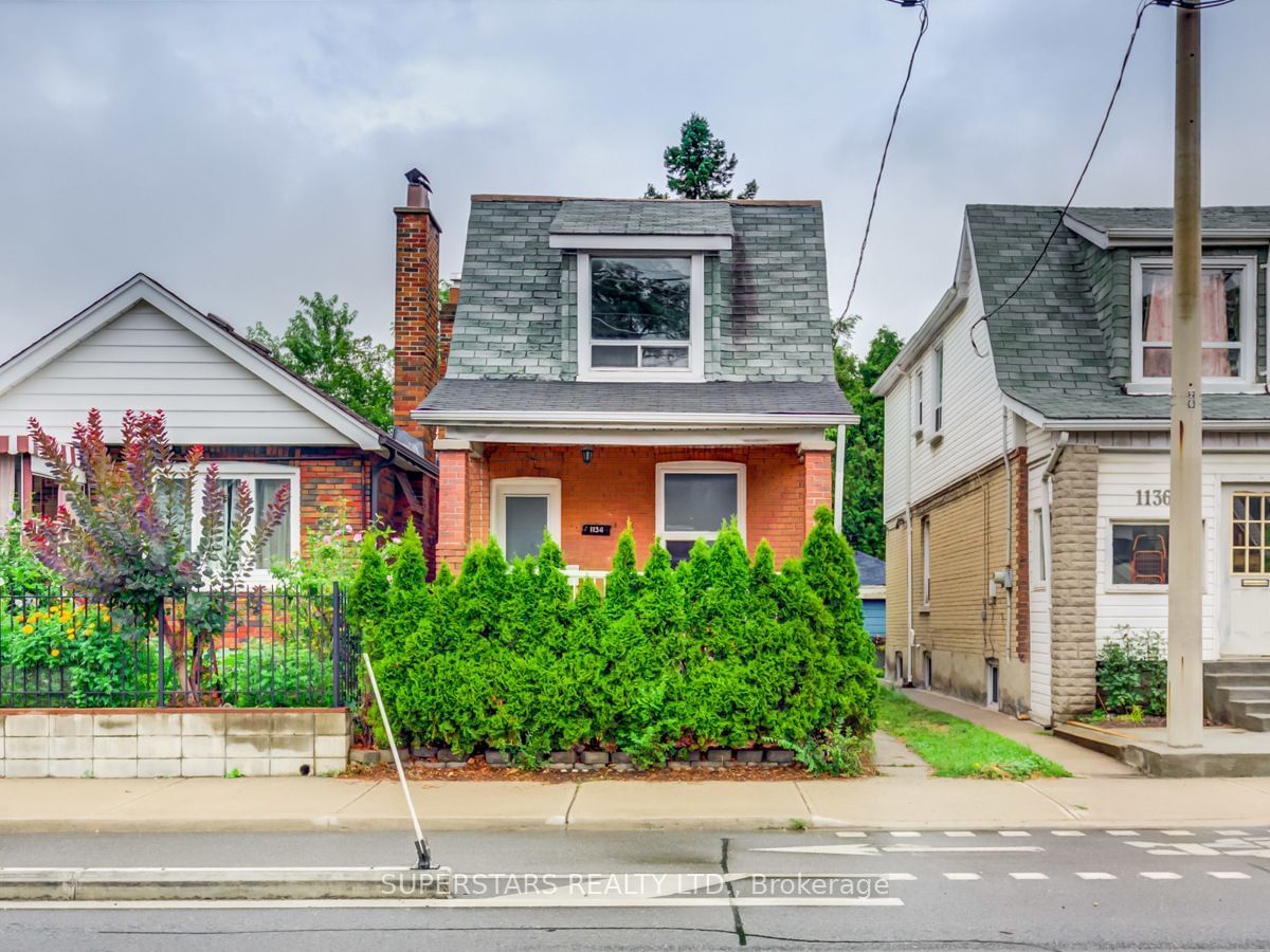 Building in 1134 Woodbine Avenue