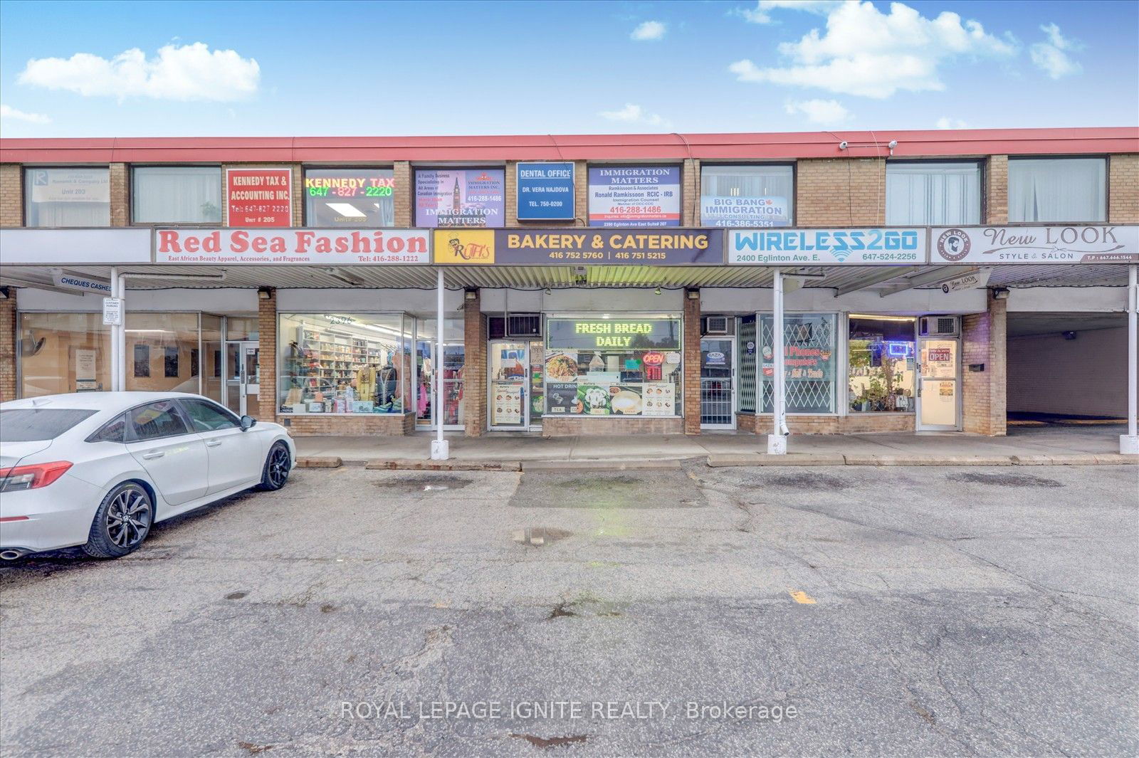 Building in 2398 Eglinton Avenue