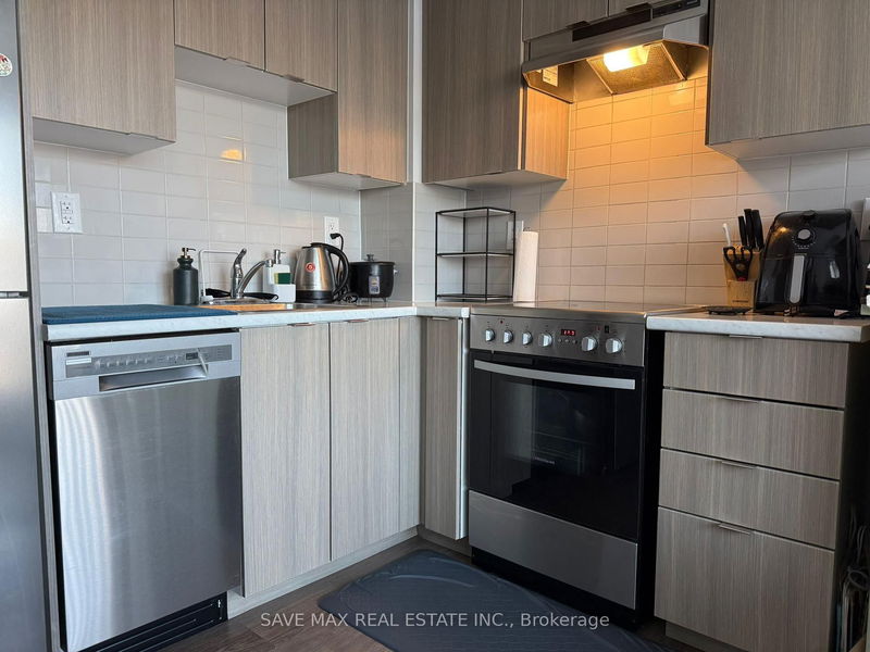 home for lease on 211-20 Orchid Court