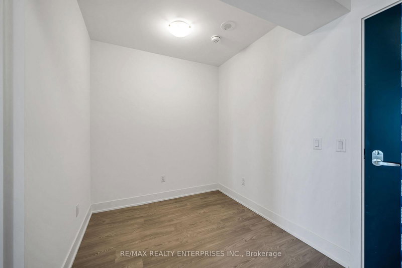 1401 - 2545 Simcoe St N, Oshawa, L1H 7K4 | Image 2