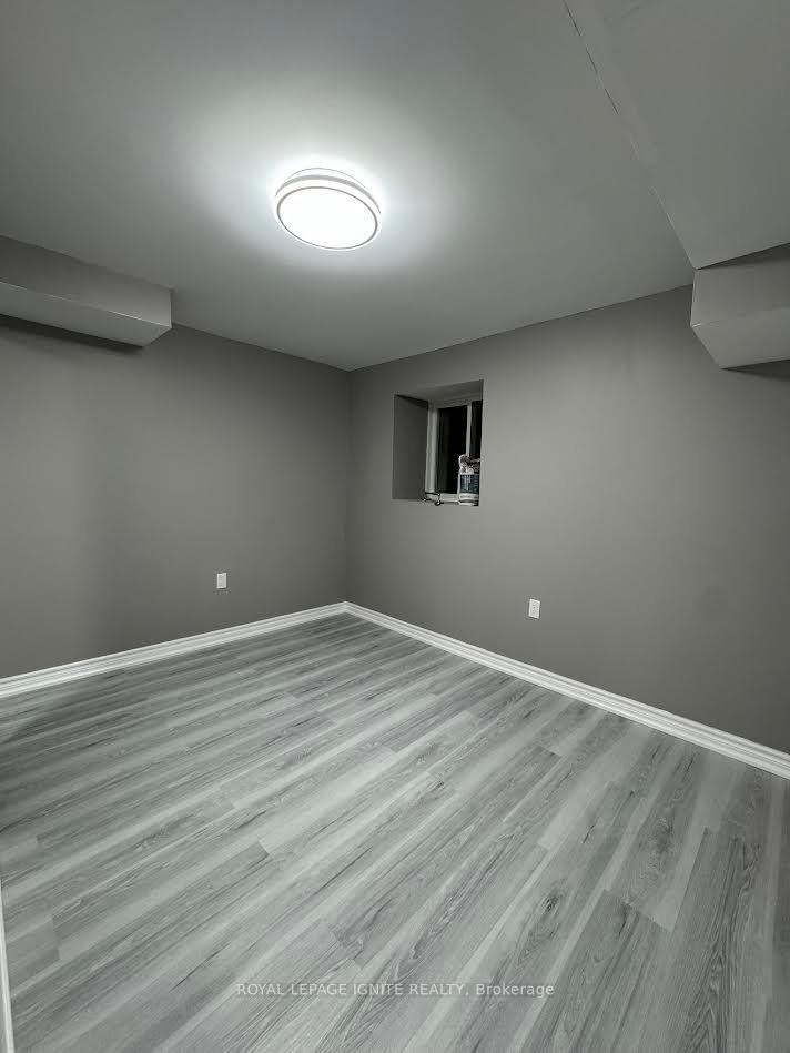 home for lease on 1066 Moorelands Crescent