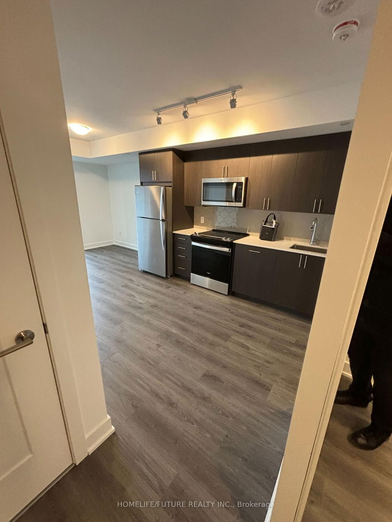 home for lease on 605-2545 Simcoe Street N