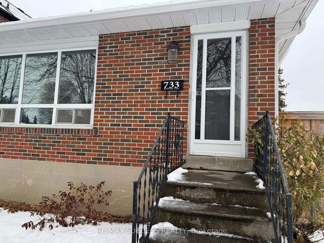 733 Hillview Crescent